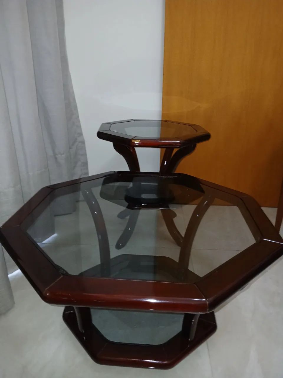 Vendo kit com 02 mesinhas de sala