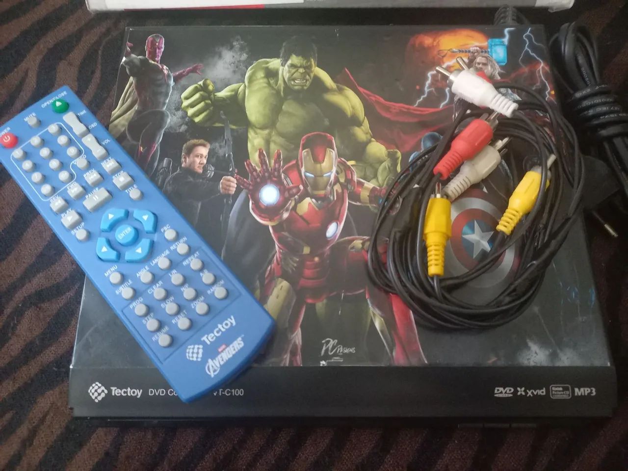 Dvd Tectoy C100 com Avengers.  Completo e conservado 