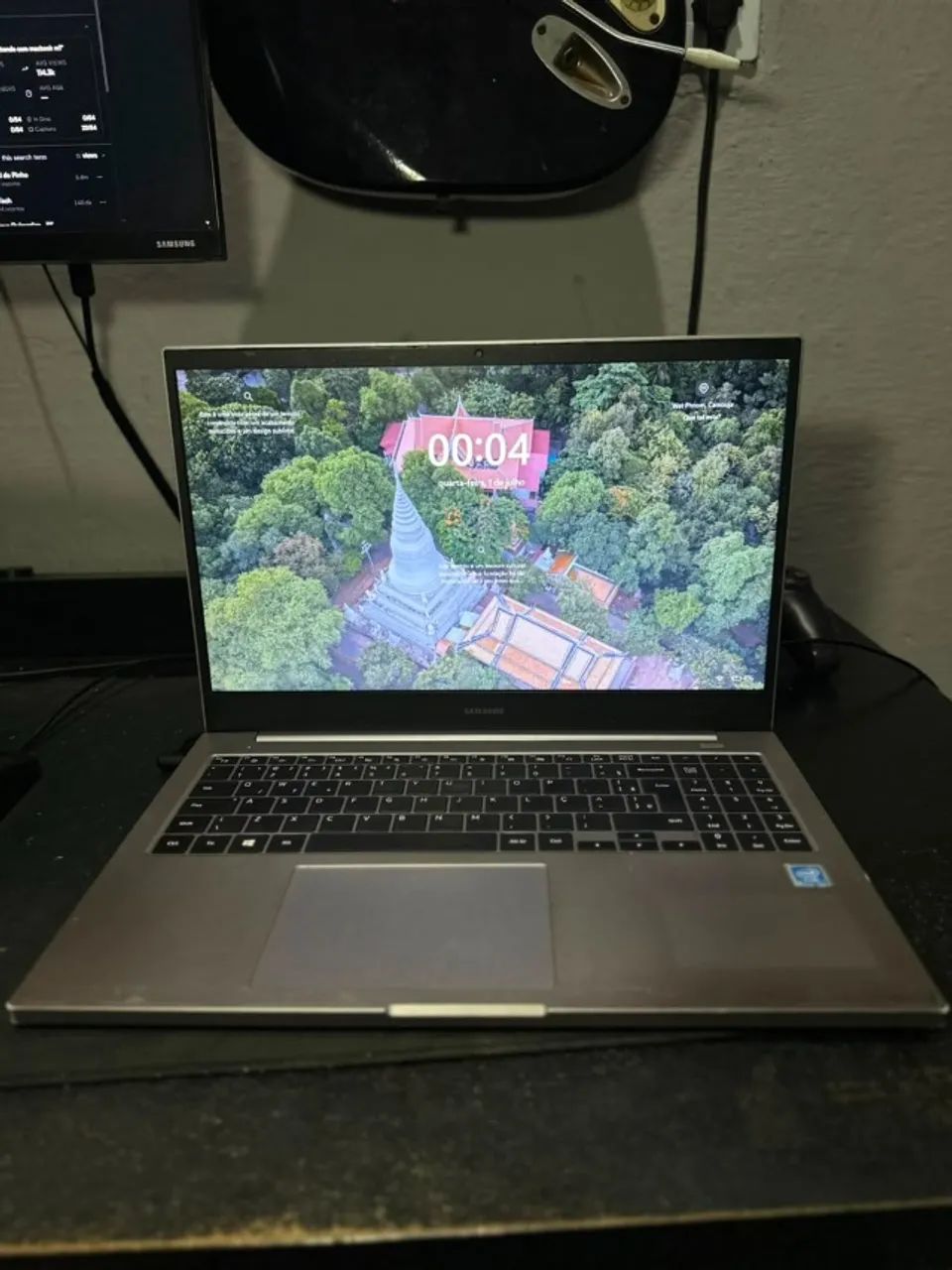 SAMSUNG BOOK E20