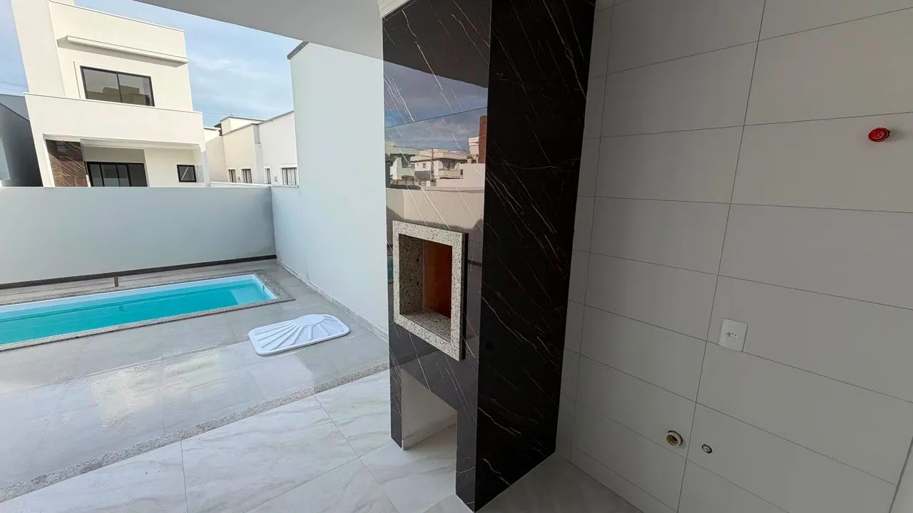 Casa nova 2 suítes com piscina e churrasqueira no Bosque da Mata Tijucas - 2 vagas - Foto 2