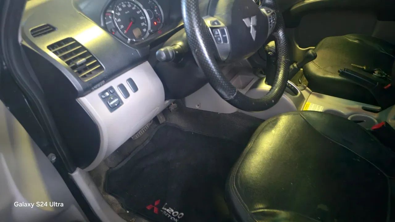 Mitsubishi Triton Triton HPE-S 2.4 CD 4x4 TB Diesel Aut. 2012