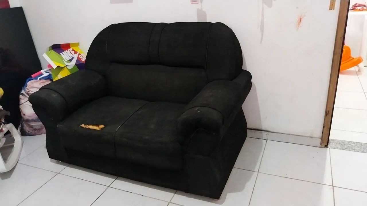 Sofá preto 2 lugares - Foto 2
