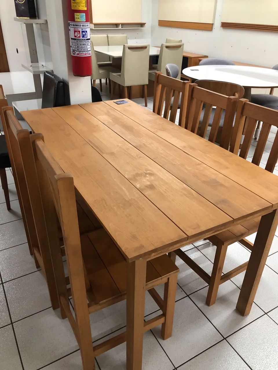 Mesa de madeira com 6 cadeiras NOVA - Foto 5
