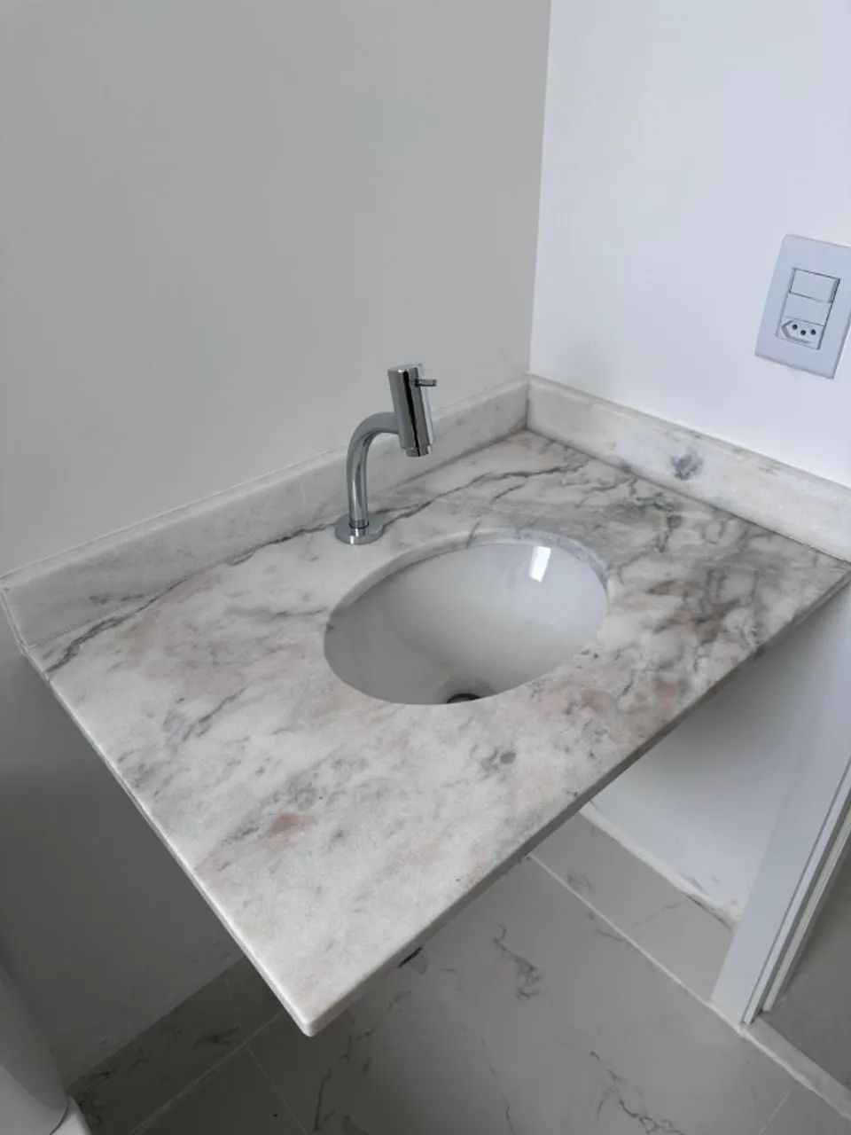 Pia de mármore branco 0,45x 0,70