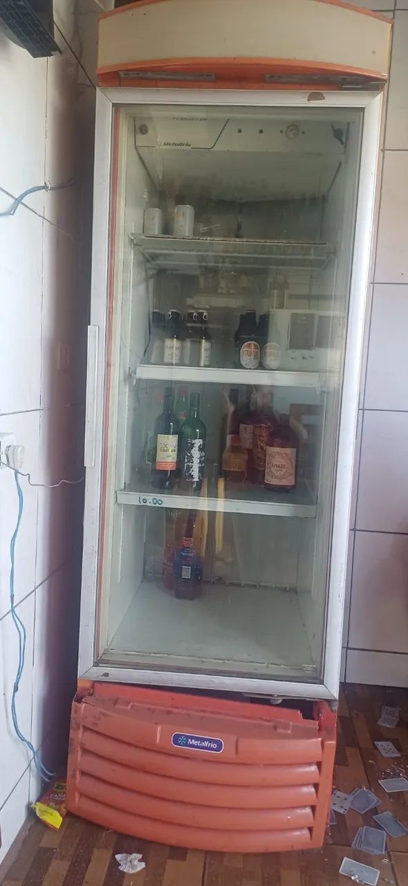 Freezer, geladeira exposta 