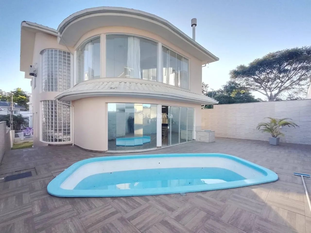 Excelente casa com piscina, dois andares na Pedra Branca - Foto 2