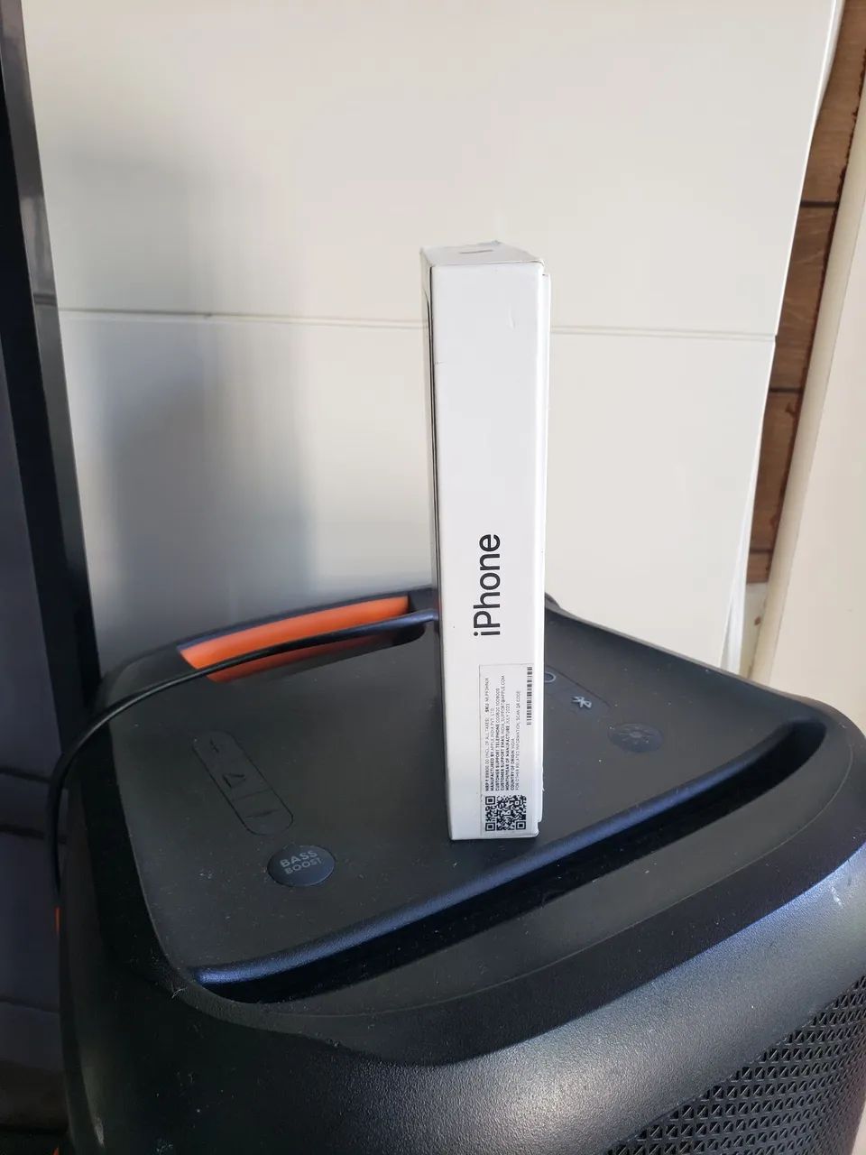 VENDO CAIXA DE IPHONE 13 BEM NOVA - Foto 2