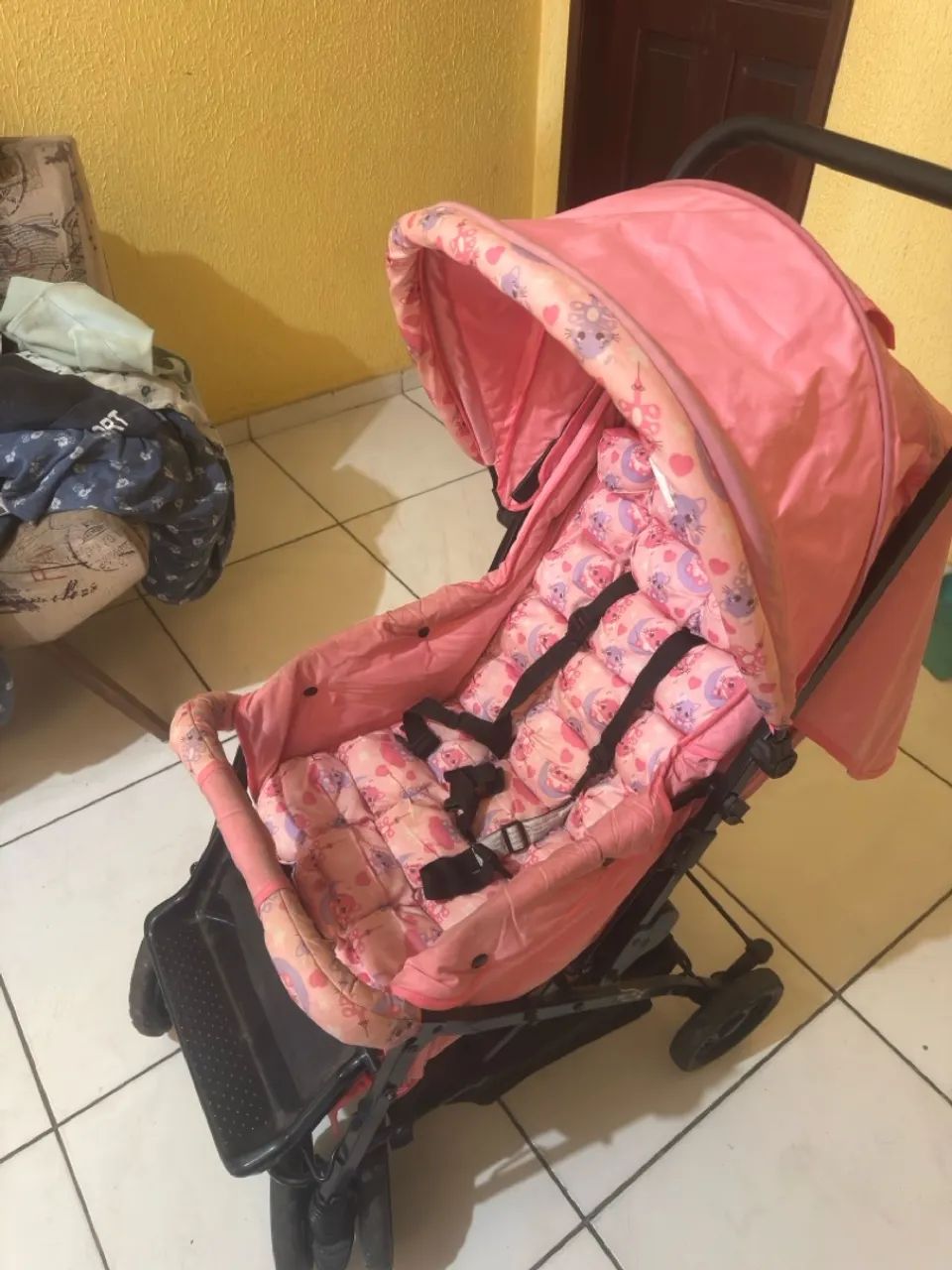 Carrinho de bebê rosa - Foto 2