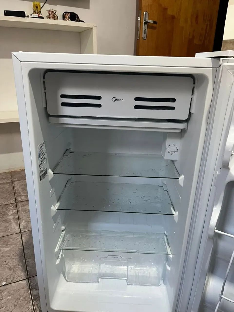 Vendo frigobar 220