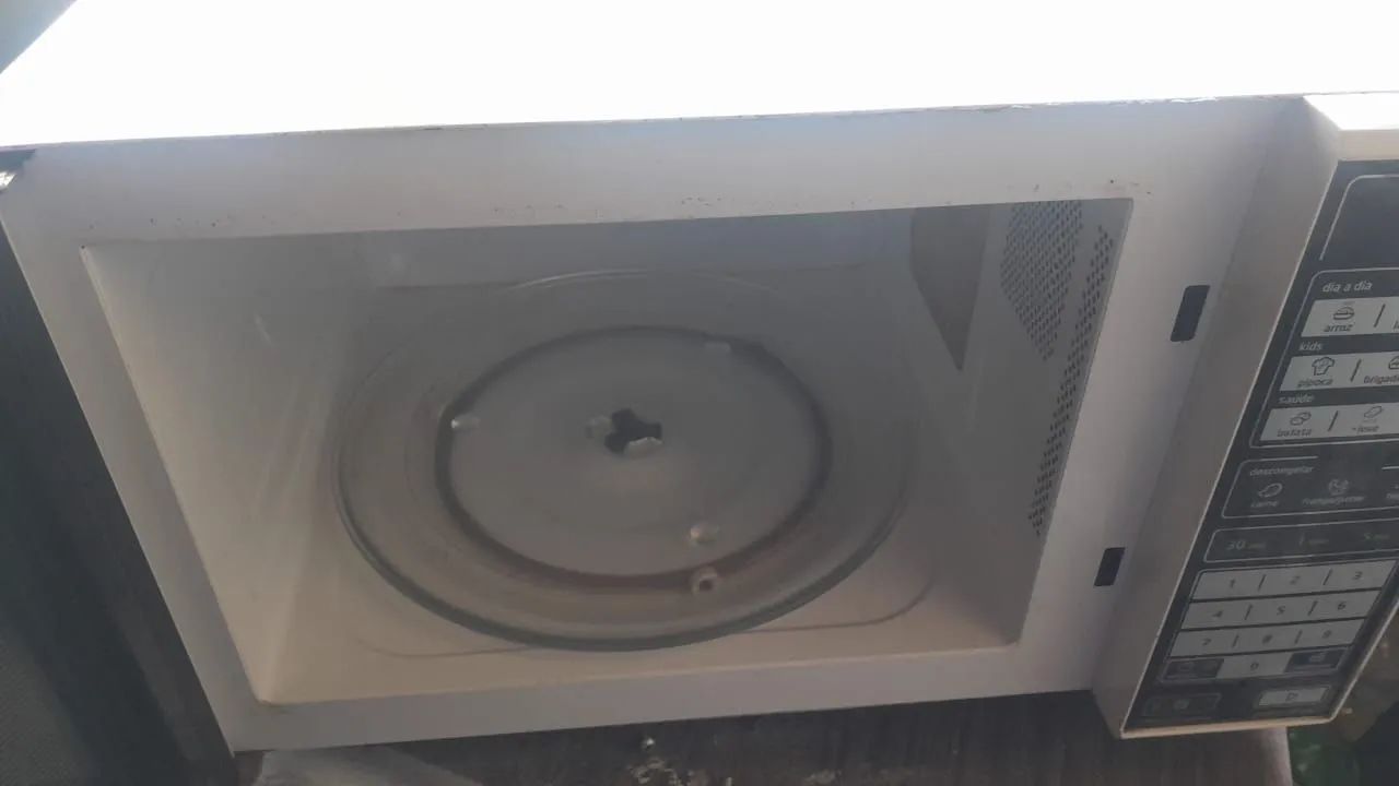 Micro-ondas semi-novo - Foto 2