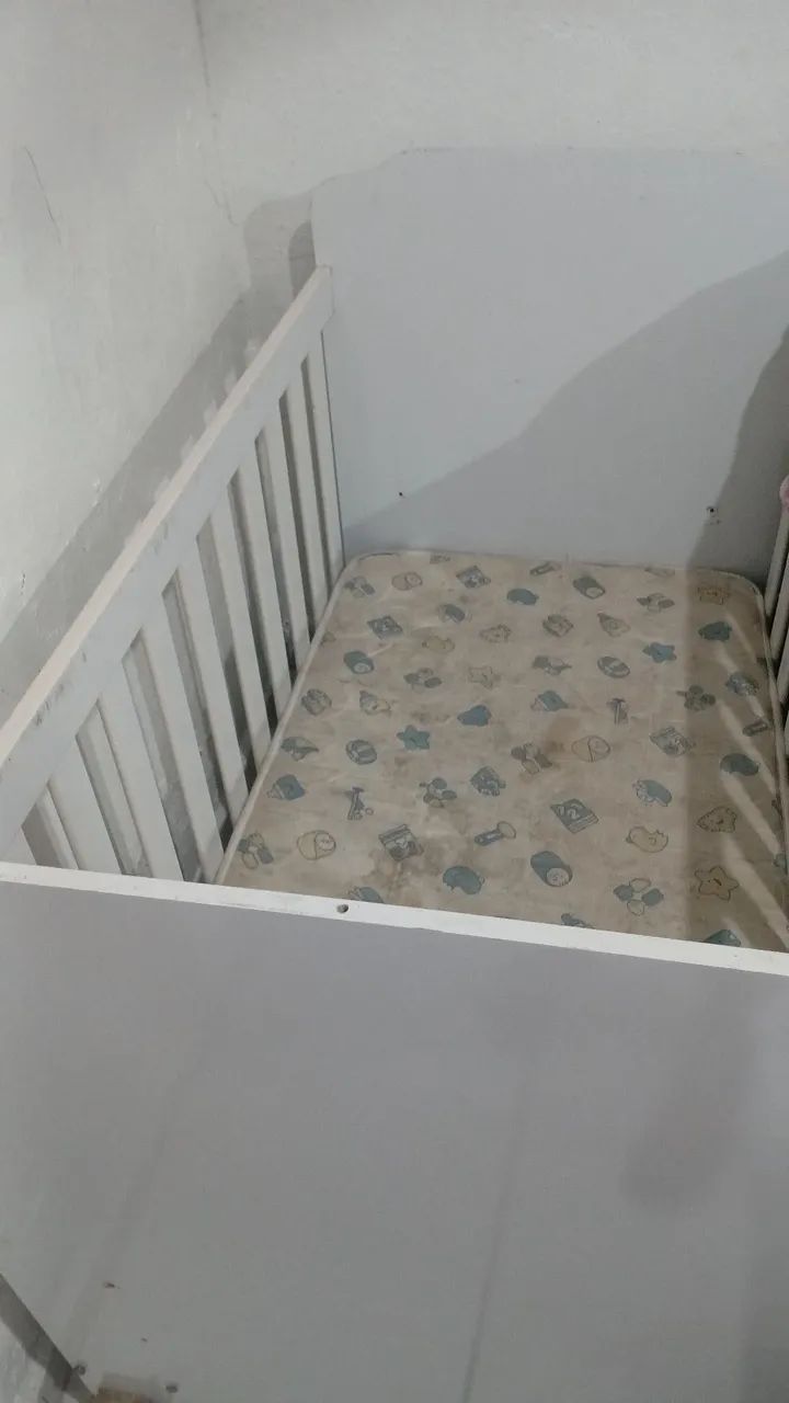 Vendo berço com colchão 
