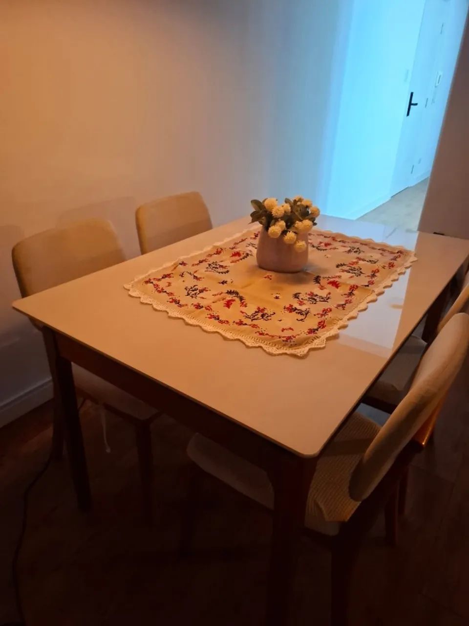 Mesa de Jantar com 4 Cadeiras - Madeira Maciça - Foto 3