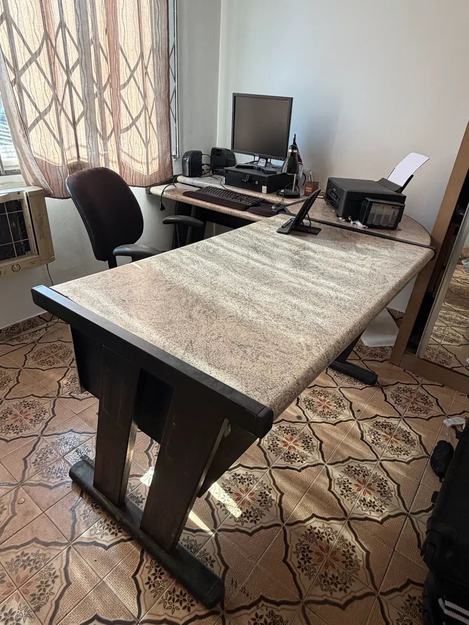 Mesa de escritório + cadeira 