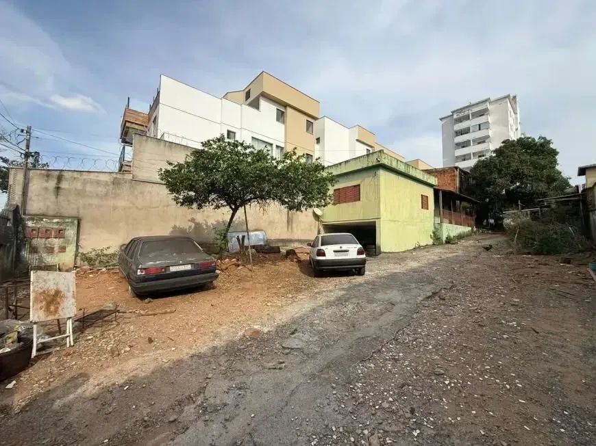Terreno com 600m² (12x50)