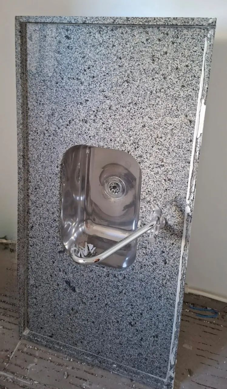 Bancada de cozinha com cuba de inox