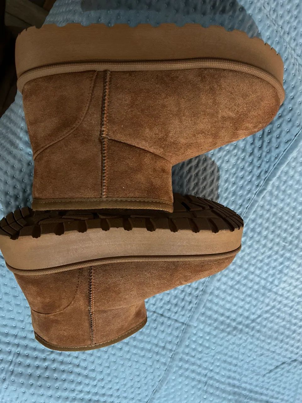 Bota de camurça estilo UGG - Foto 2