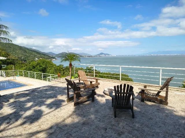 Linda casa com 4 suítes, piscina e vista espetacular em Sambaqui - Foto 3