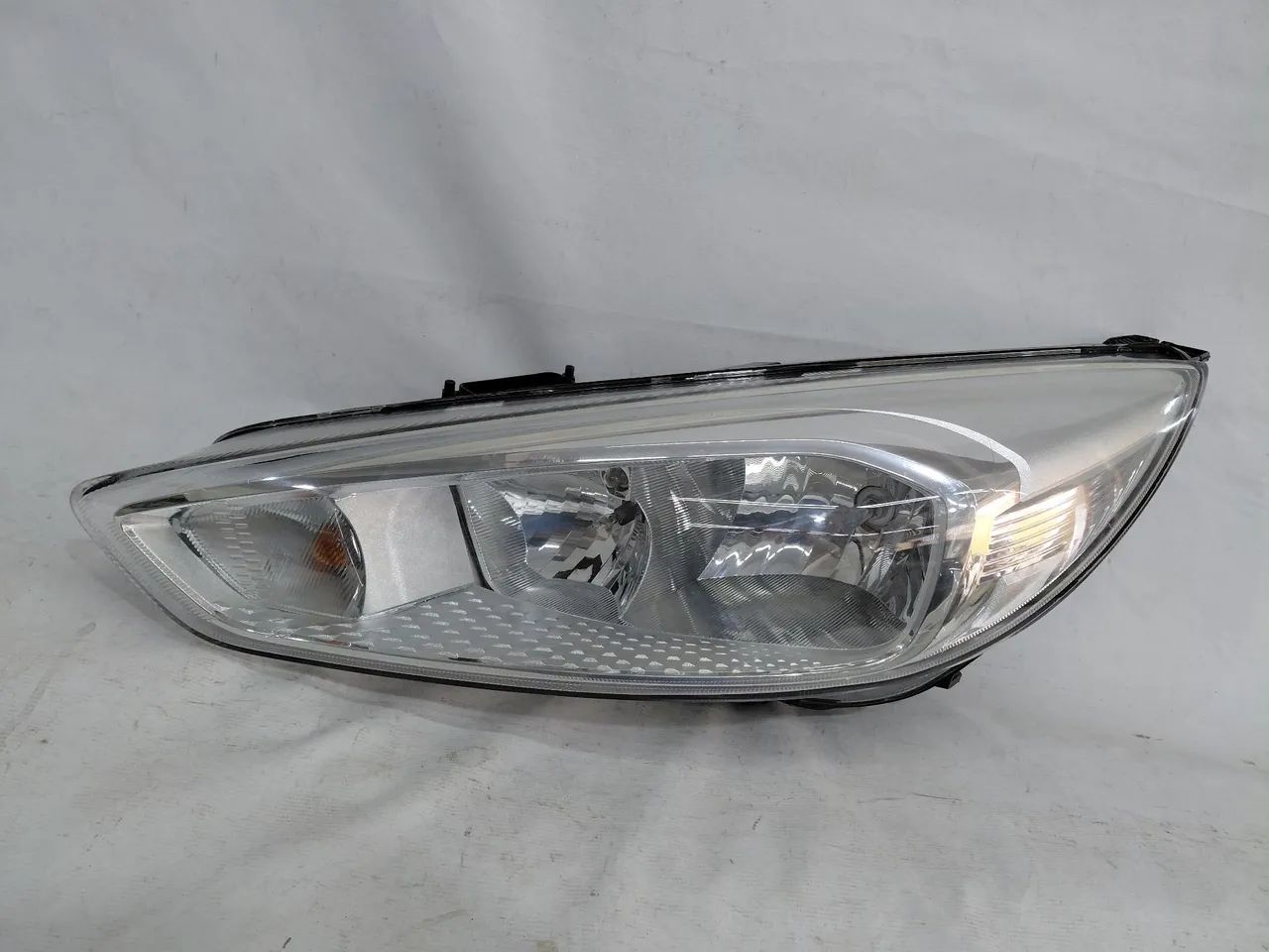 Farol Focus 2015/ 2016 esquerdo s/ led