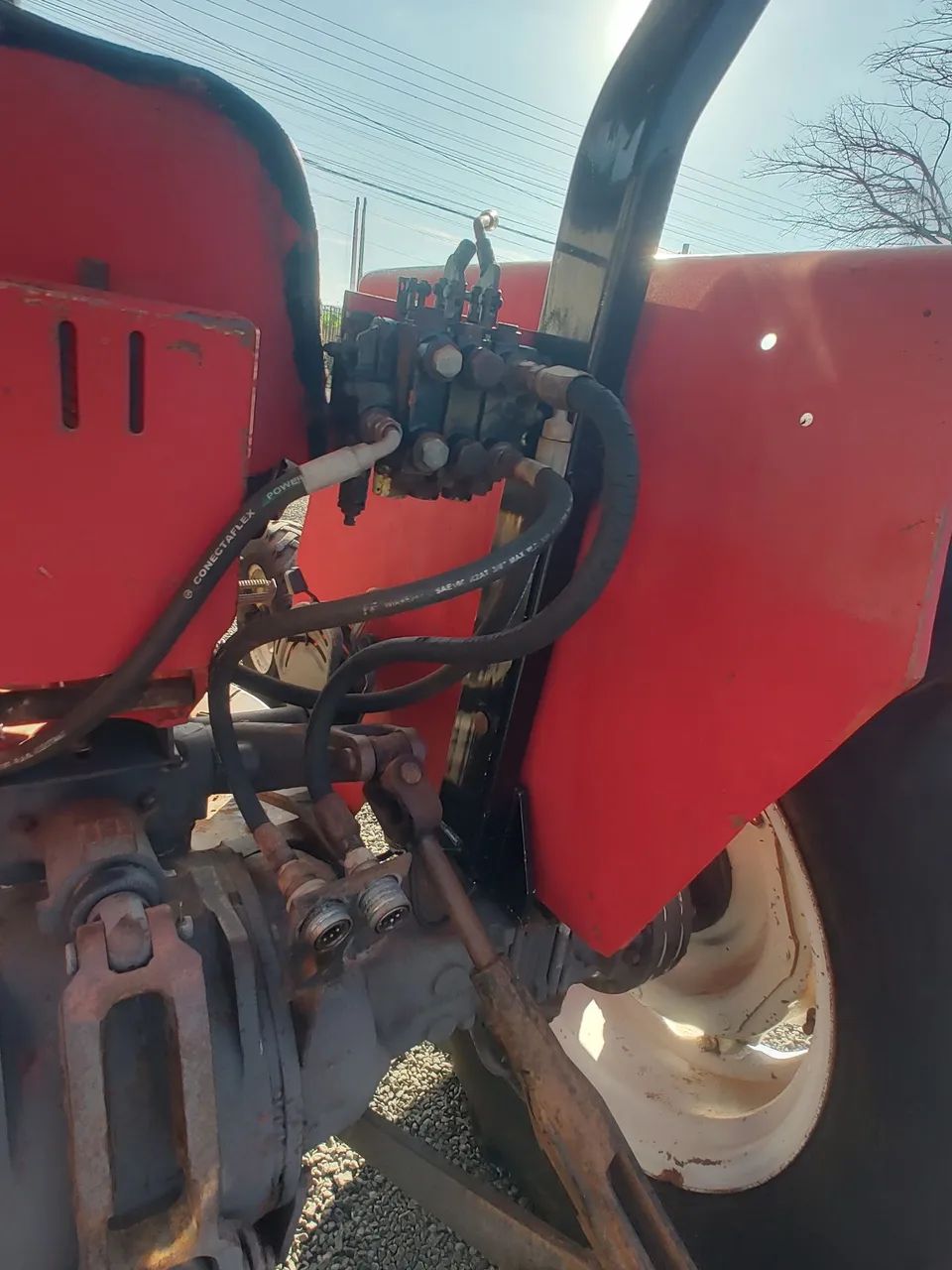 Trator MF 275 4x2  - Foto 3