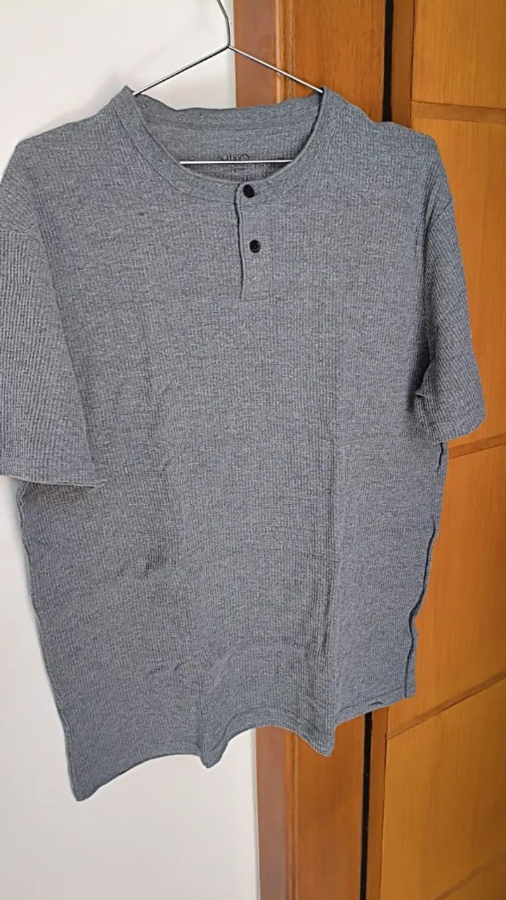CAMISETA LISA CINZA TEXTURIZADA - G