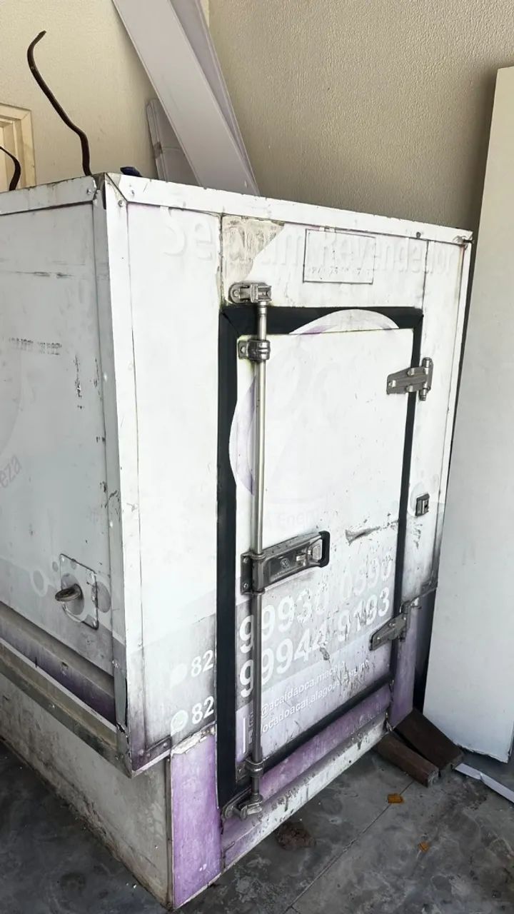 VENDE-SE Caixa Baú térmico para Saveiro ou Strada.