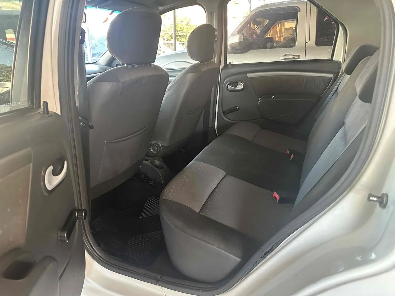 Renault Logan Expression Flex 1.6 16V 4P 2011 - Foto 5