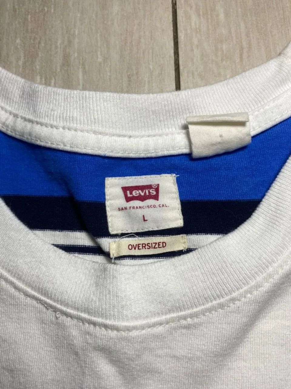 Camiseta Levis Slouchy Pocket Tee - Oversized - Foto 4
