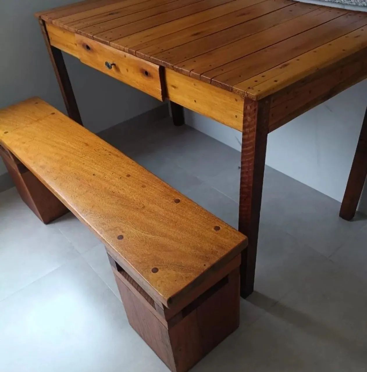 Conjunto Mesa Rústica com Banco + Banqueta De Madeira Maciça 