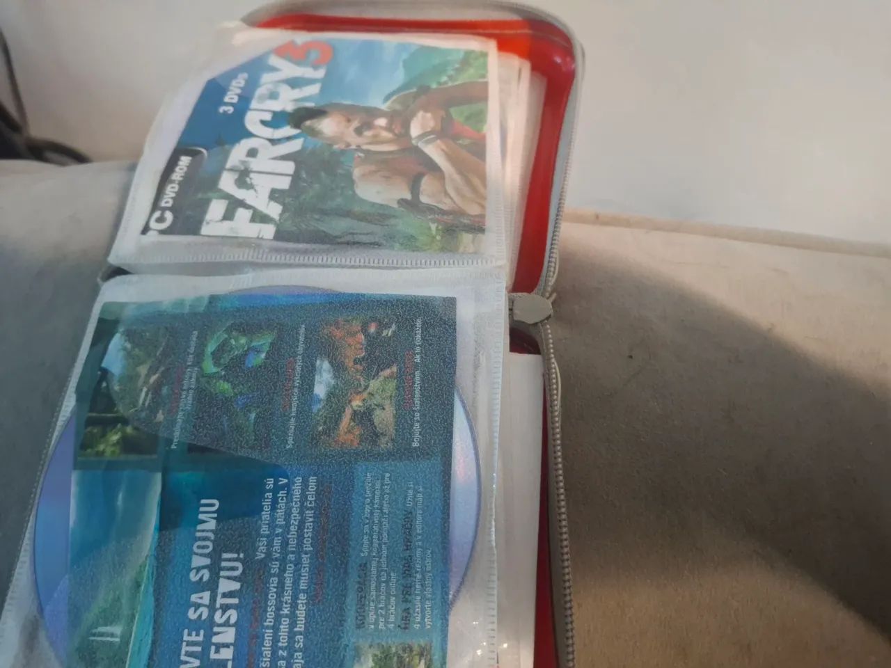 CDs de jogos pra pc e case pra CD vai junto - Foto 4