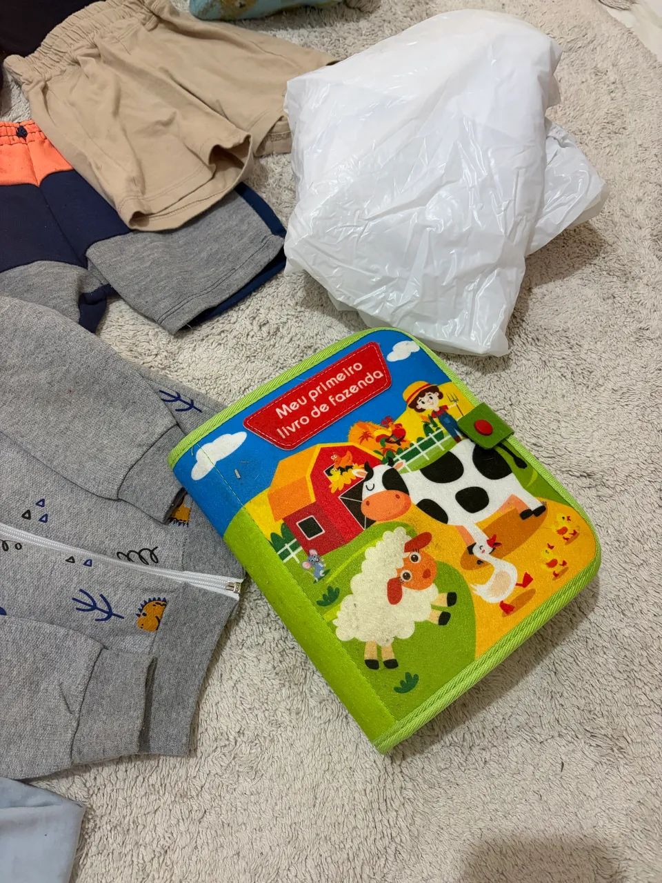 Lote de roupas e brinquedos  - Foto 5