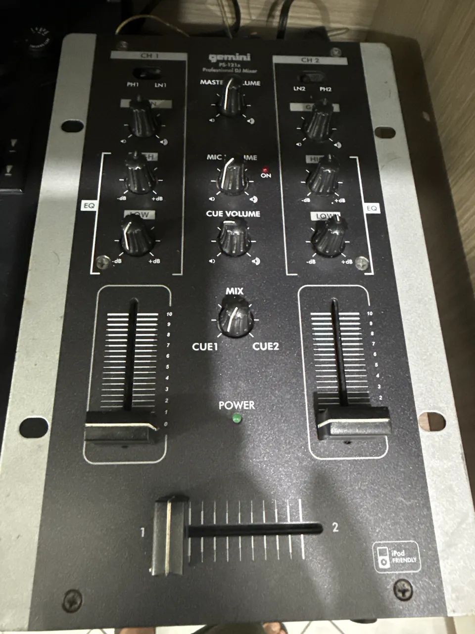 Vendo Par de toca discos e Mixer. - Foto 2
