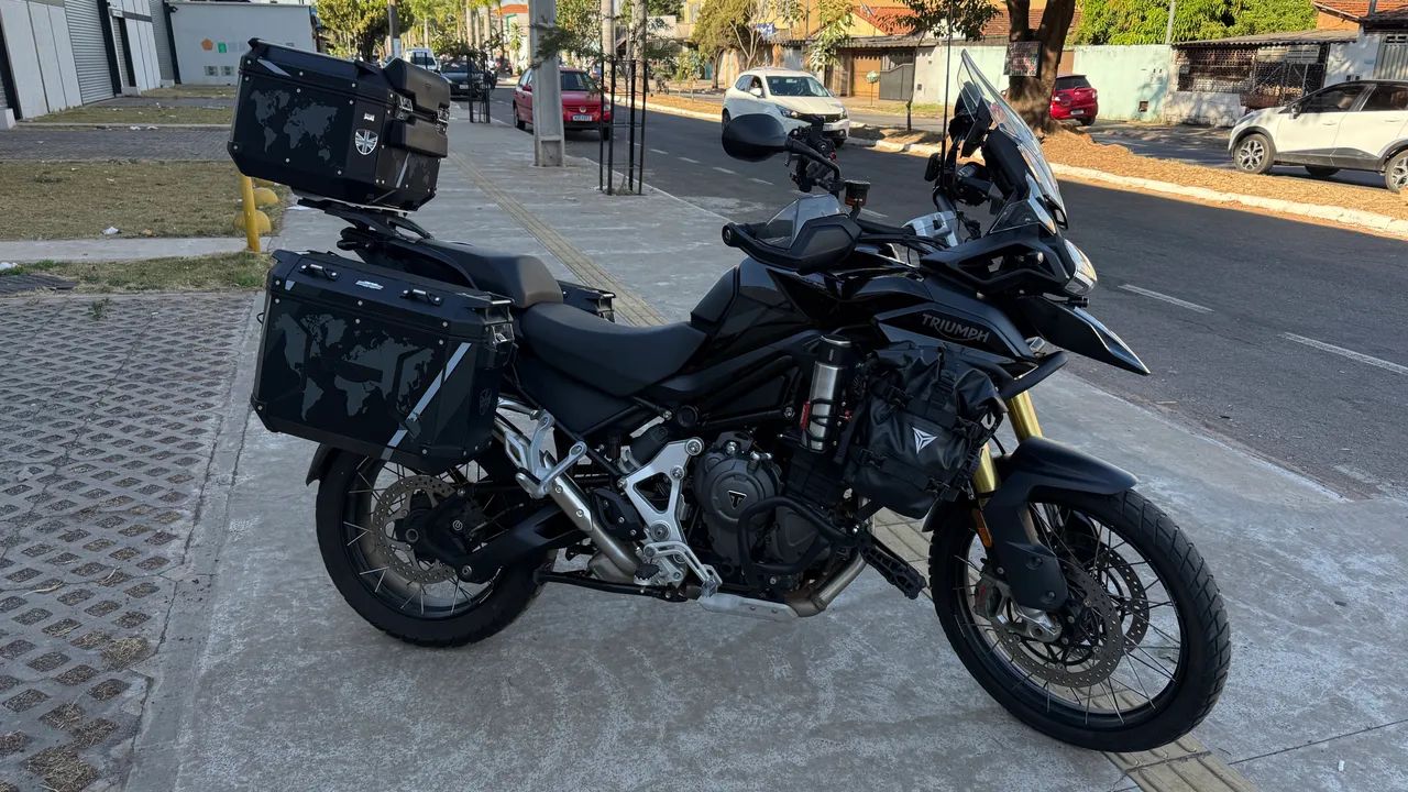 TIGER TRIUMPH 1200 EQUIPADA