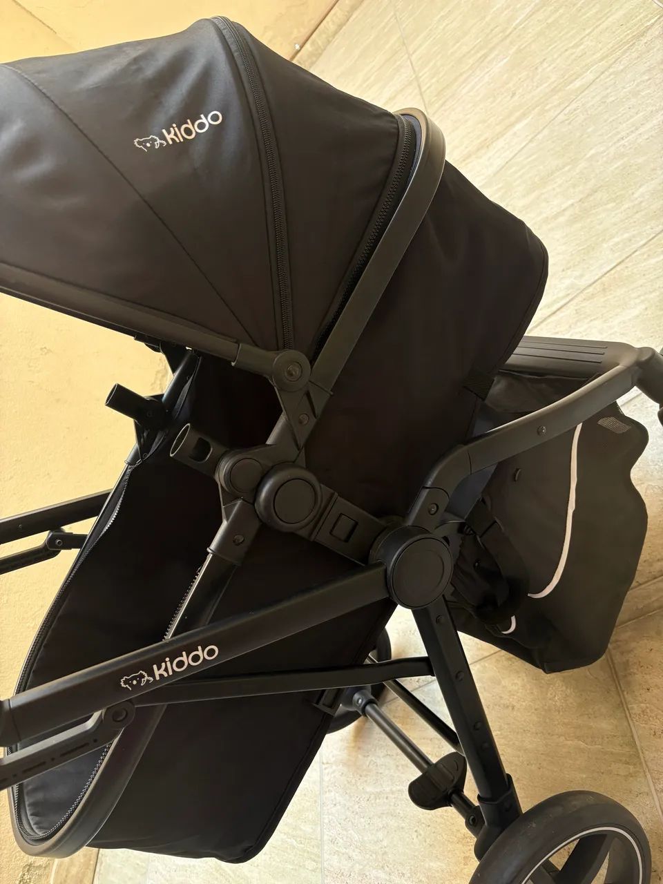 Carrinho Kiddo Nomad + Bebê Conforto + base (carro) - Foto 3
