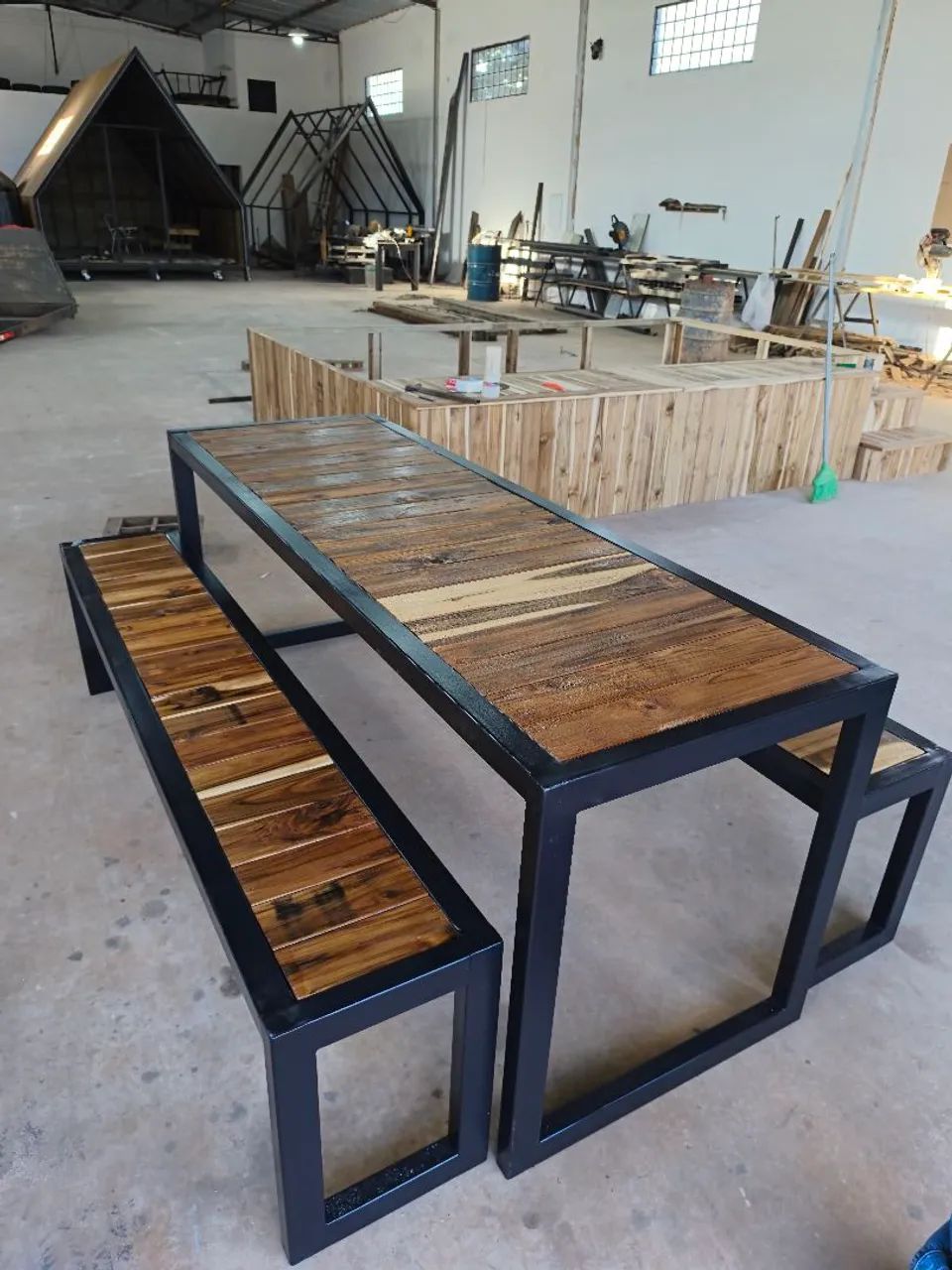 Mesa modelo industrial com madeira TECA  - Foto 3