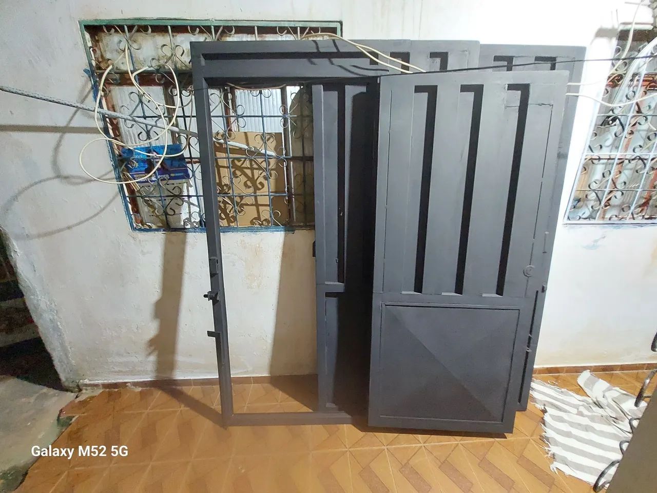 Portão de ferro recondicionado em ótimo.para área externa casa ou sítio 
