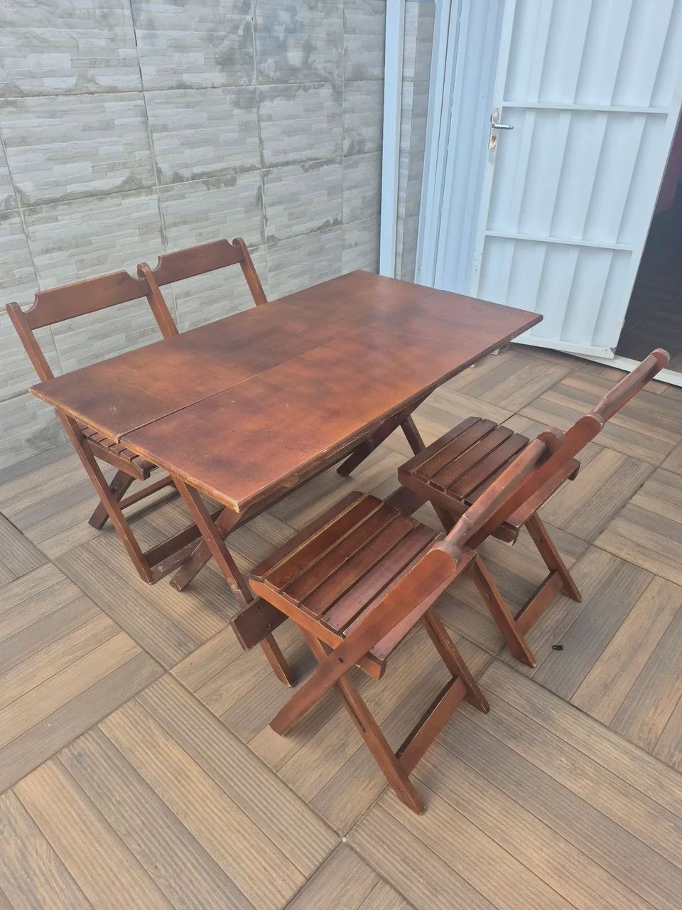Mesa de Madeira com 4 cadeiras