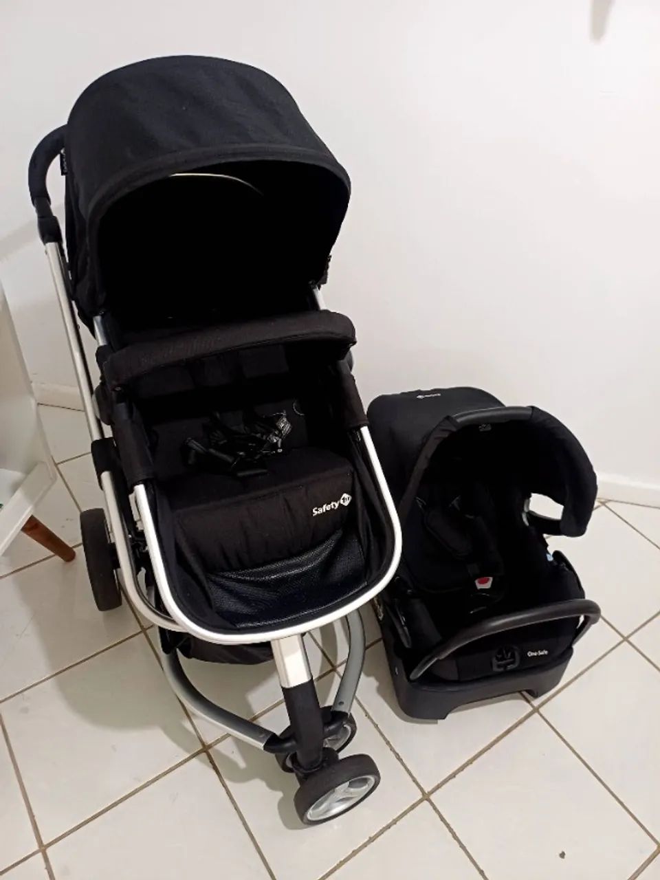 Carrinho de bebê + bebê conforto 