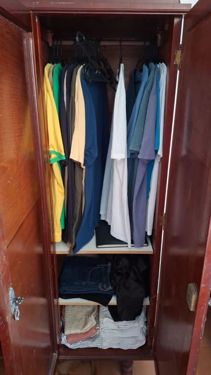 Vendo guarda-roupa de madeira maciça  - Foto 2