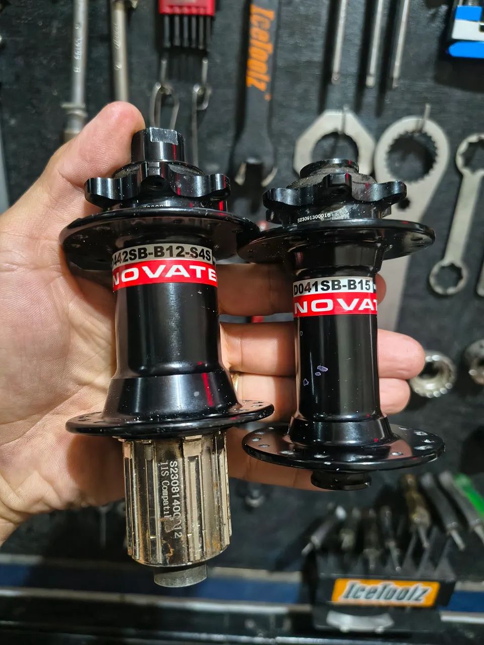 Par de cubos Boost Novatec