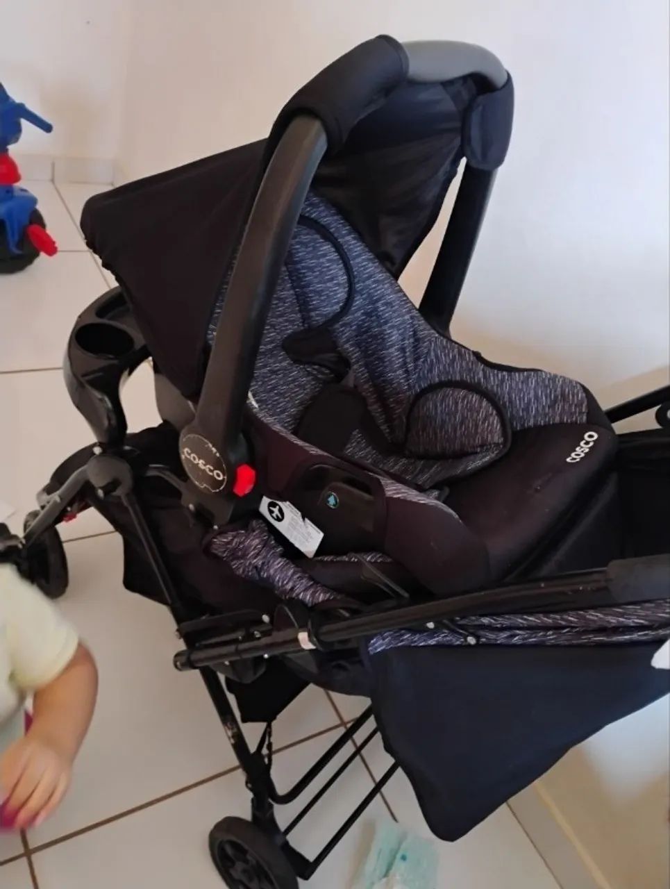 Carrinho de bebê e Bebê Conforto - Foto 3
