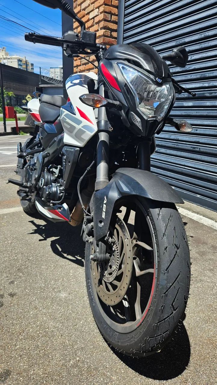 Bajaj Dominar 160  - Foto 2