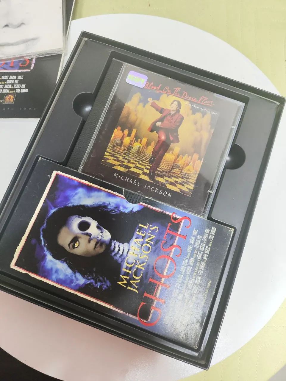 RELÍQUIA: Michael Jackson Ghosts - Box Set de Luxo (Edição