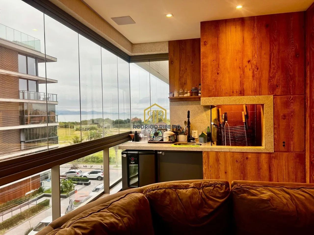 Apartamento com 03 Suítes - Vista para o mar