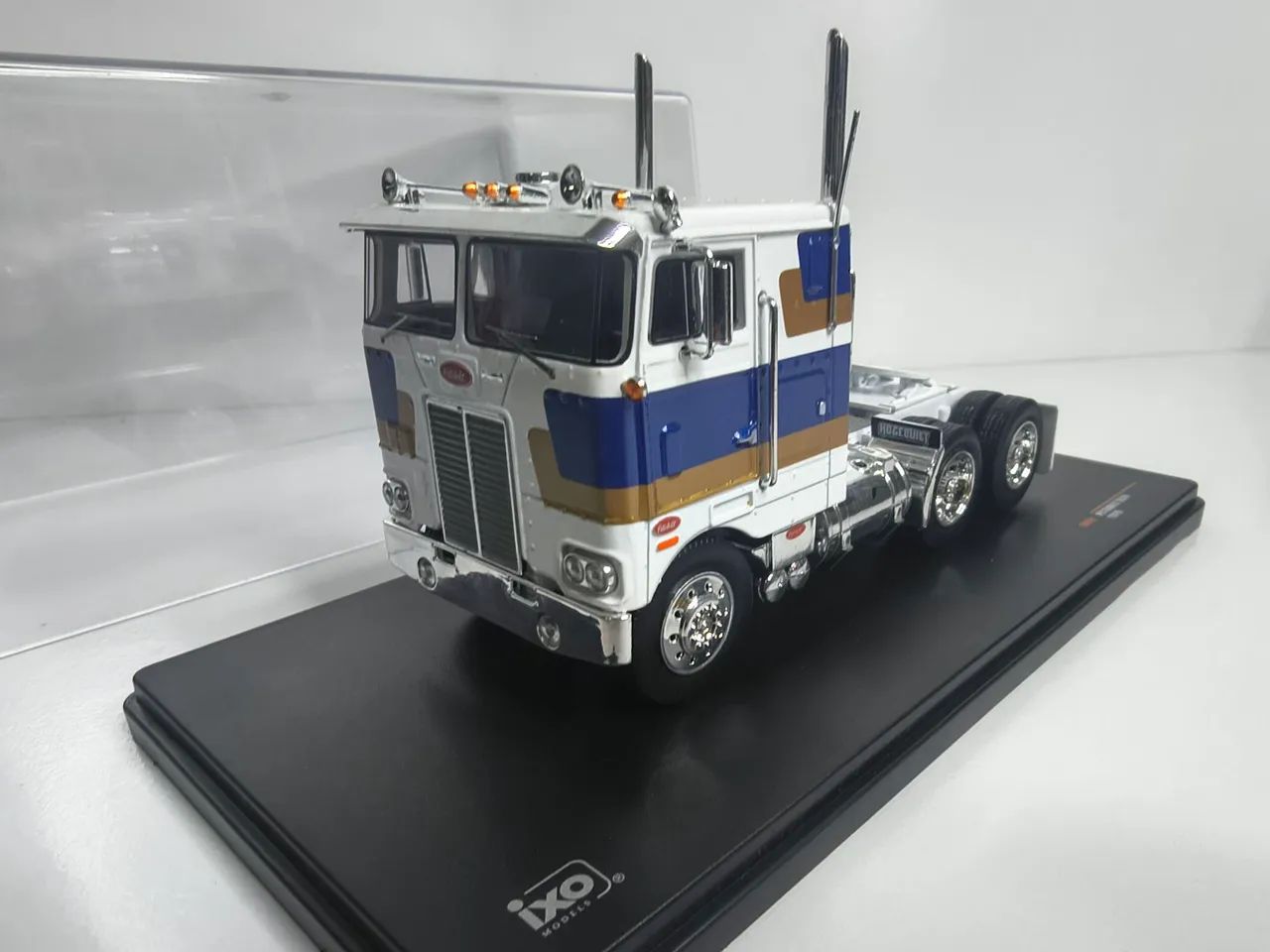 Miniatura Caminhão Peterbilt 352H 1/43