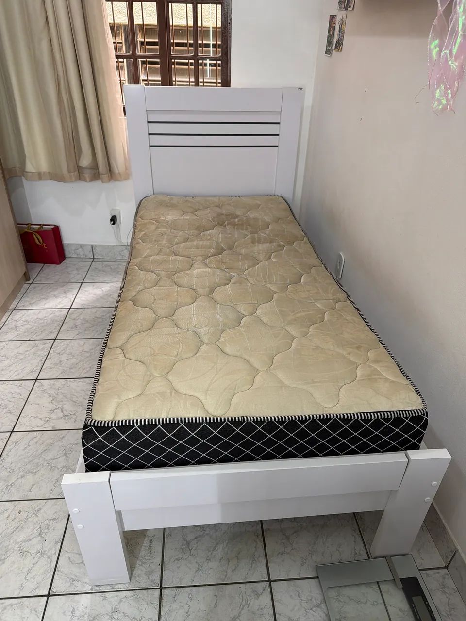 Cama solteiro com colchão 
