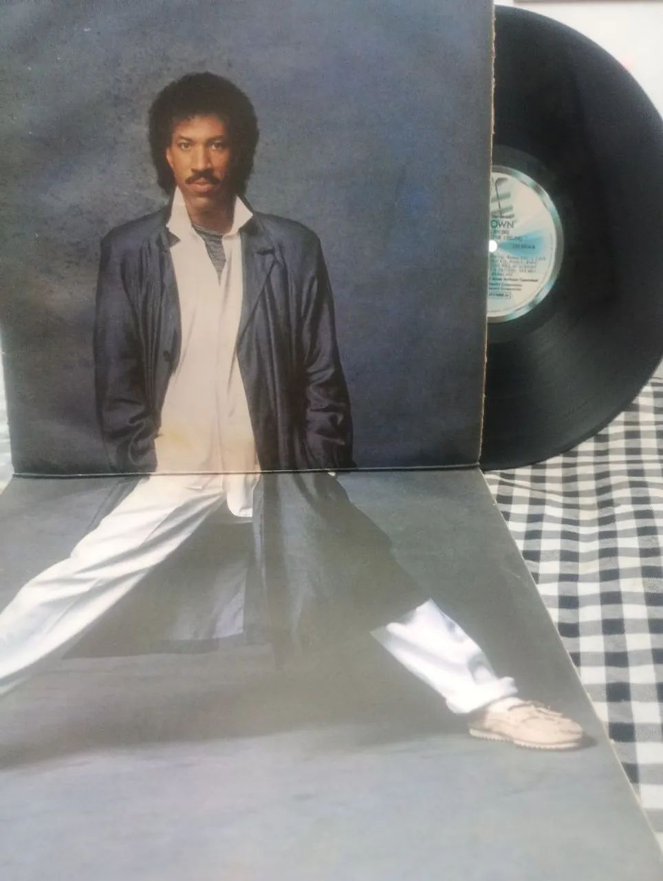 LP. LIONEL RICHIE "DANCING IN THE CEILING" 1986   - Foto 2