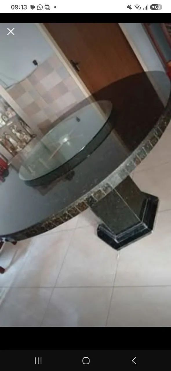 Mesa de Mármore com centro giratório de vidro