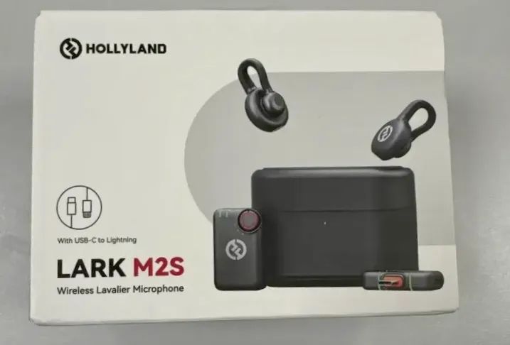 Este é um microfone de lapela sem fio Hollyland Lark M2S.