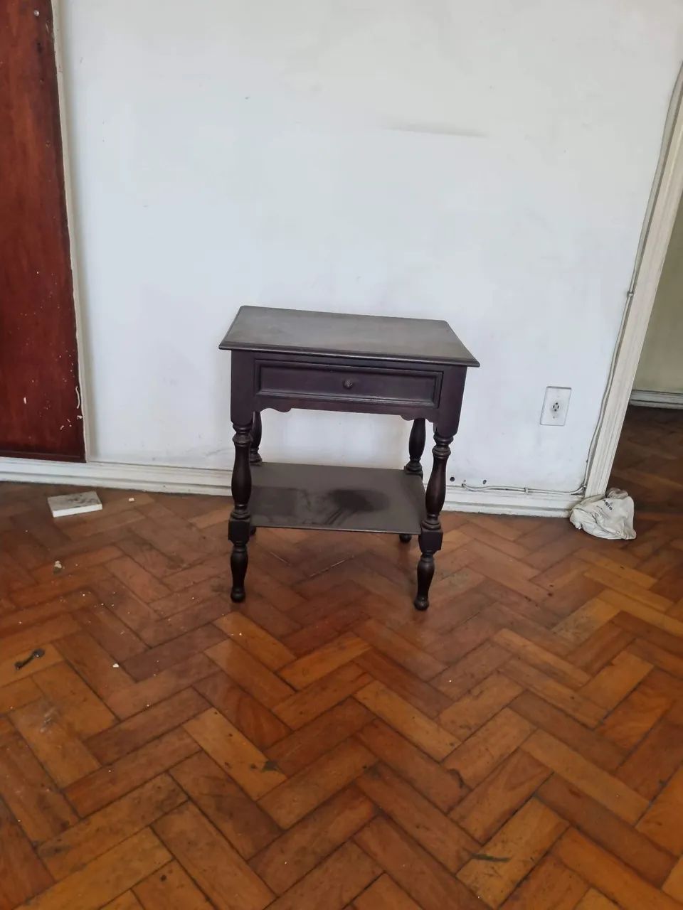 Mesa de cabiceira colonial anos 50. - Foto 4