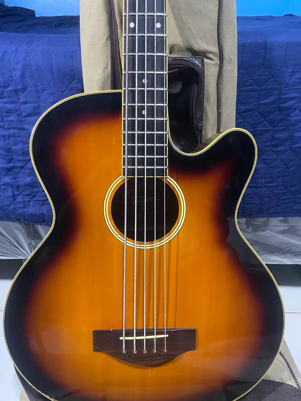 Vendo Baixolão 5c Tagima AB500